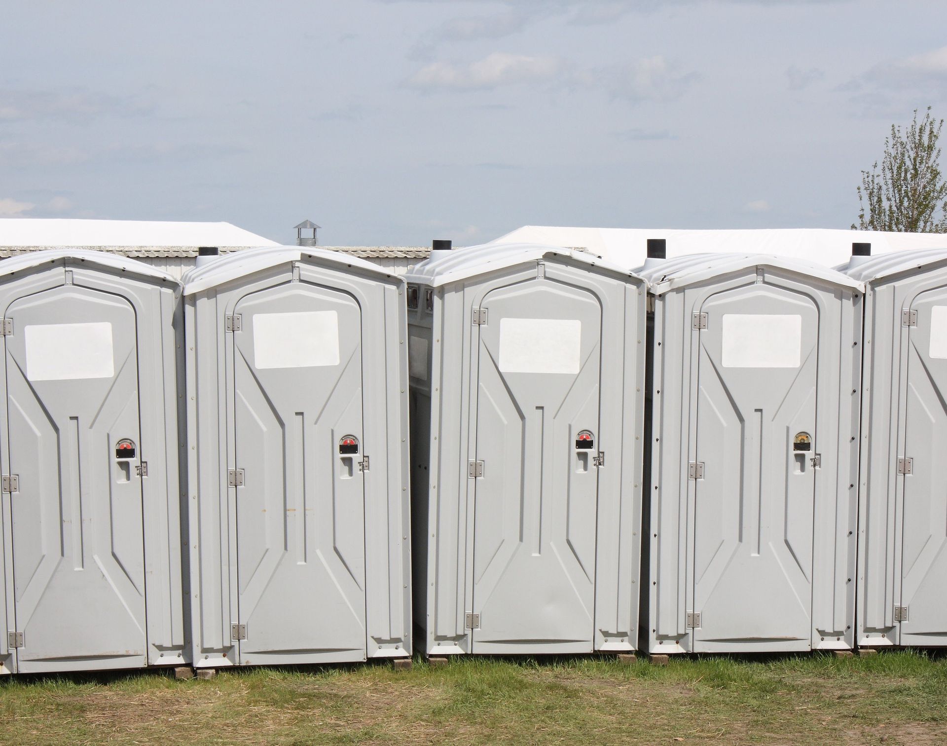 bathroom trailers