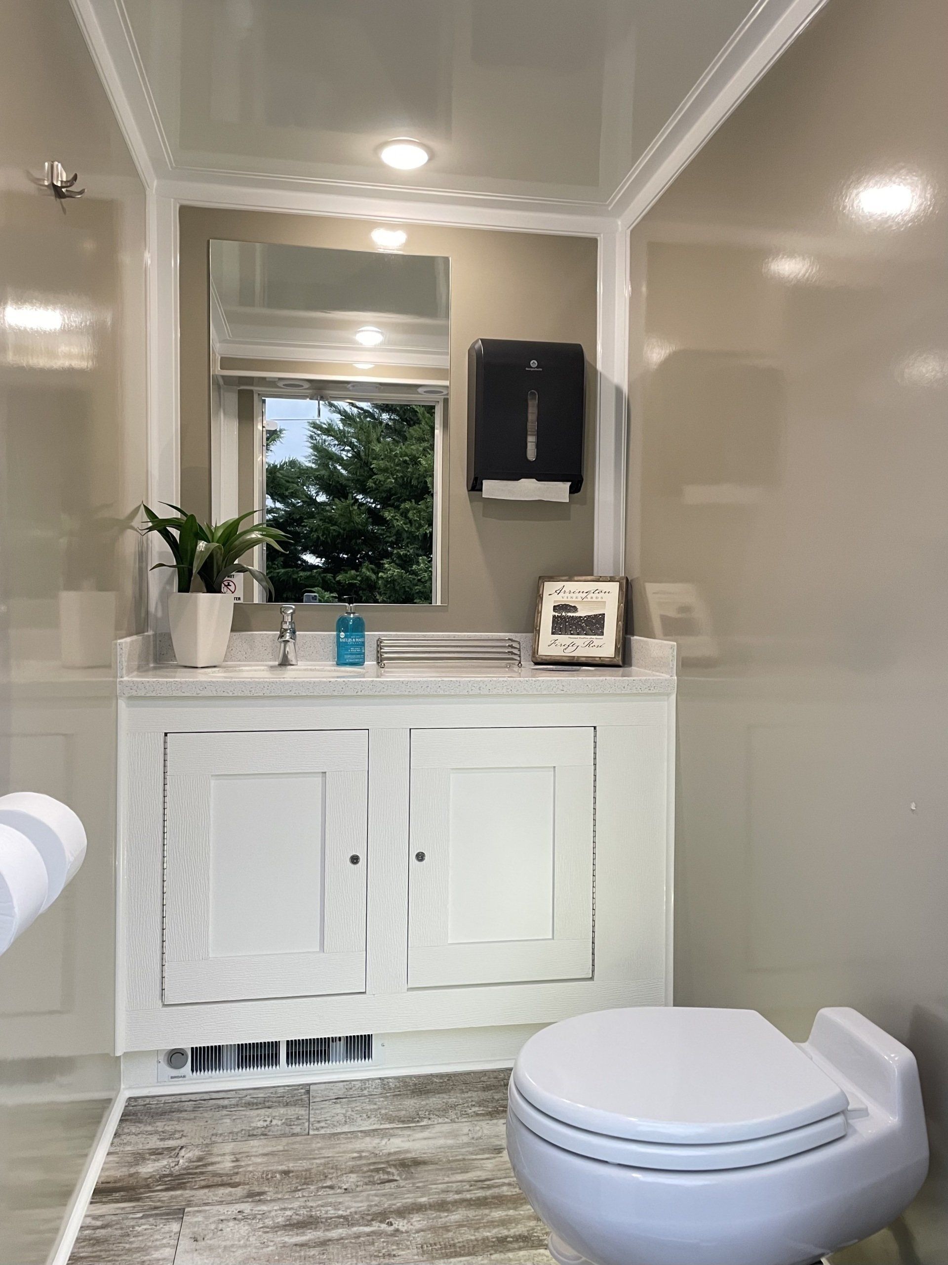 daVinci 3 - Restroom Trailers