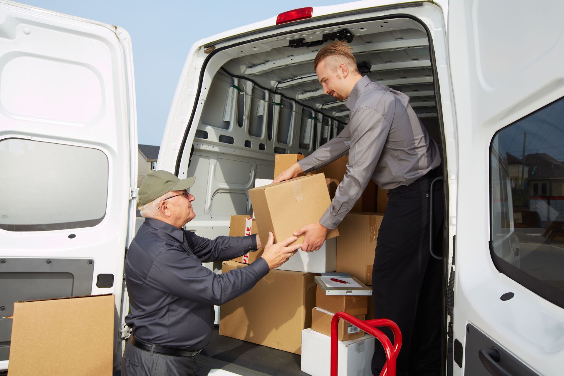 4 Reasons To Hire Long Distance Movers