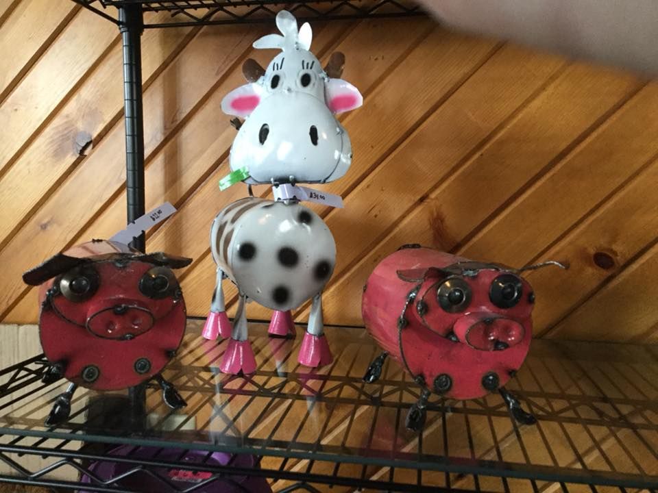 A cow a pig and a ladybug are on a shelf