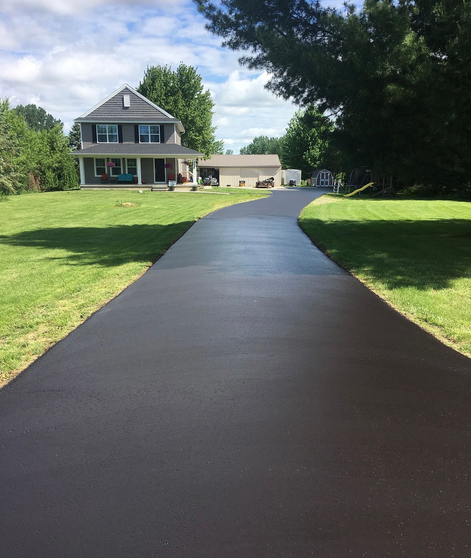 Asphalt paving