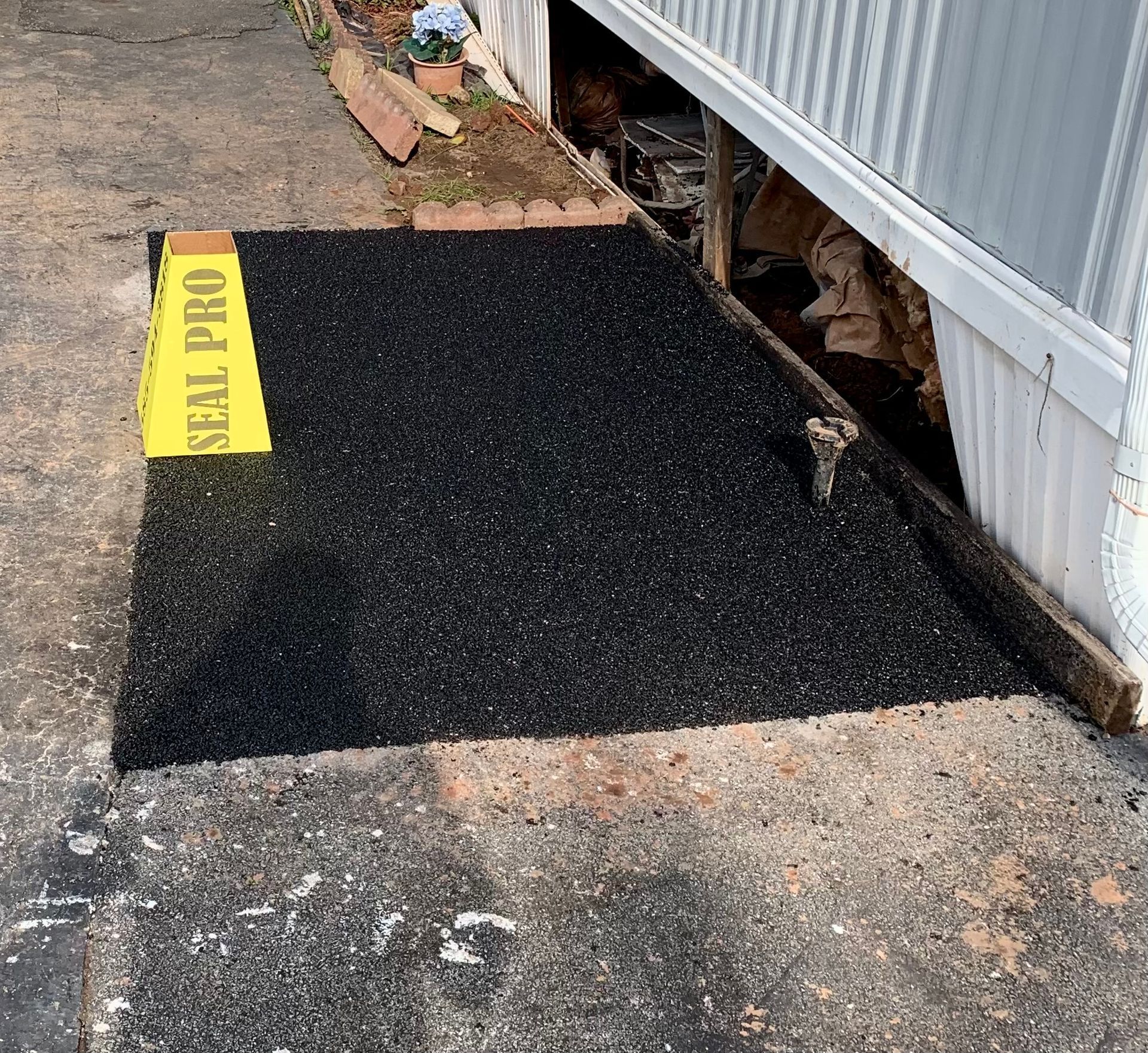 a yellow sign that says seal pro on it