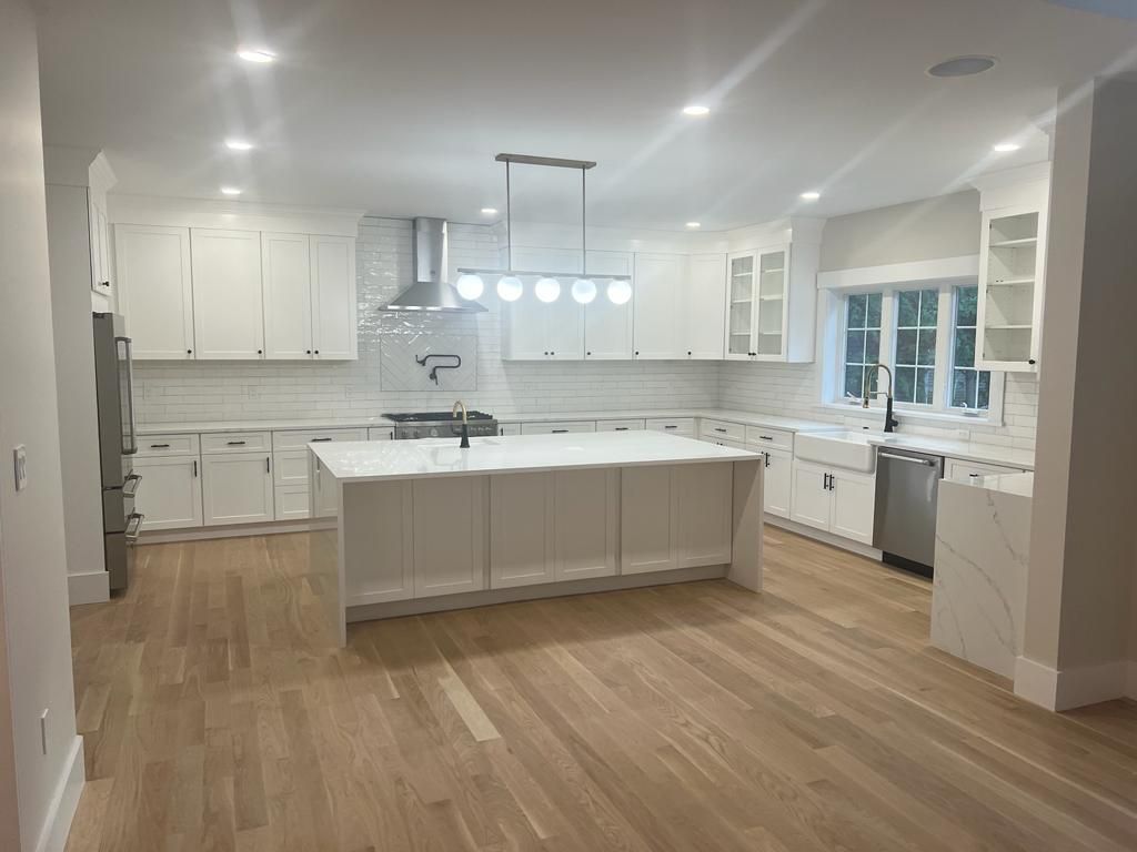 there is a large island in the middle of the kitchen