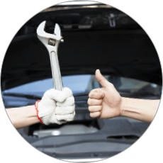 Car repair specialist and thumbs up
