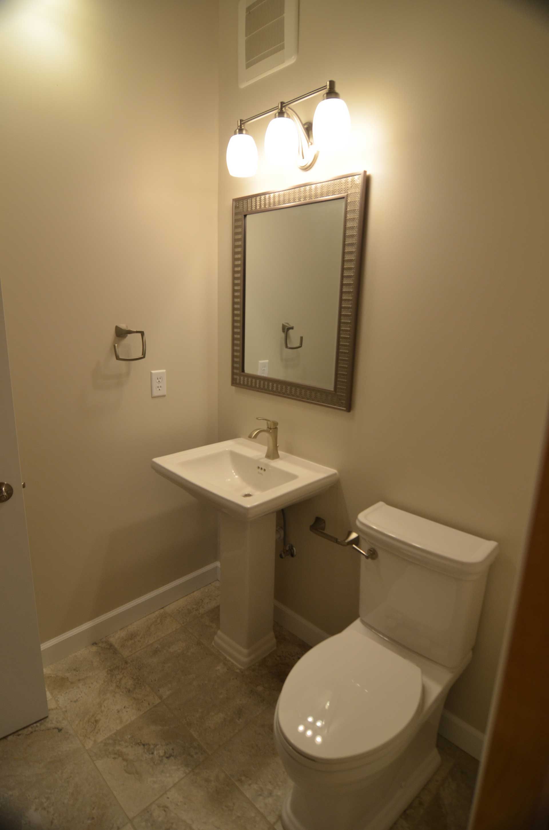 Bathroom area with lighting fixtures