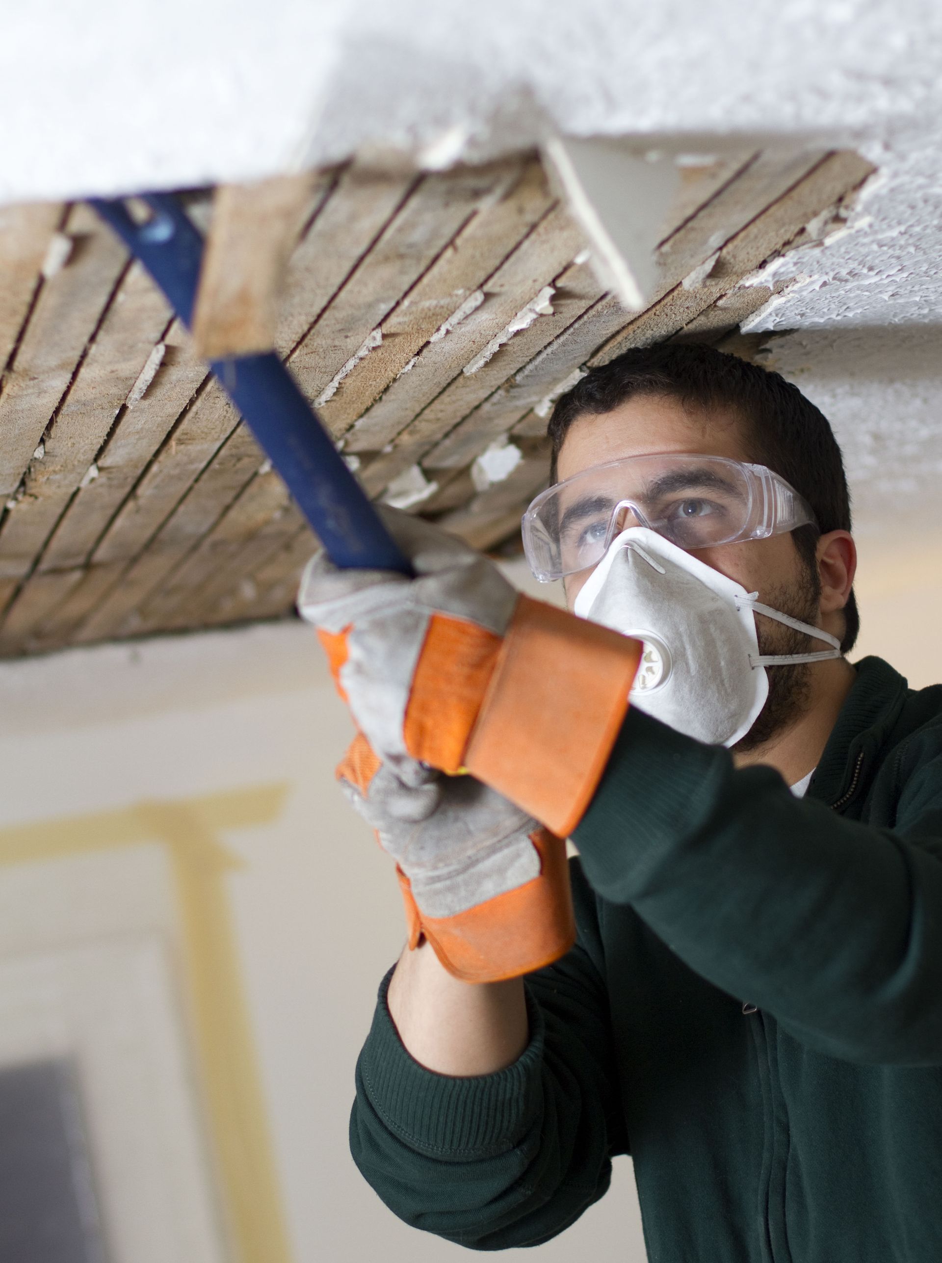 How a Water Damage Contractor Restores Your Home