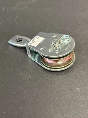 1 1/2” Steel Swivel Pulley
