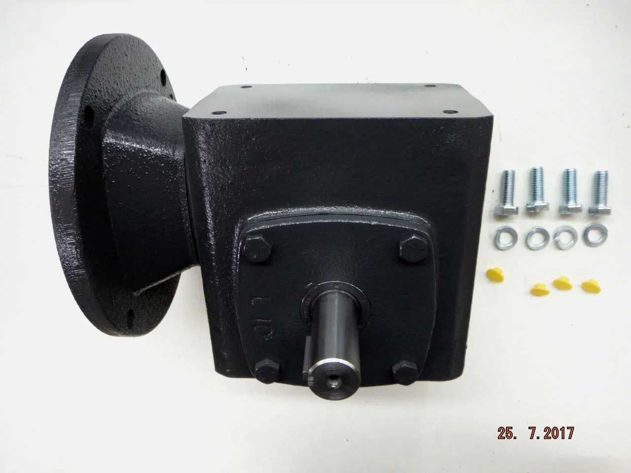 A black right-angle gearbox with a flange on the left and a shaft protruding on the right. Bolts and washers are next to it.