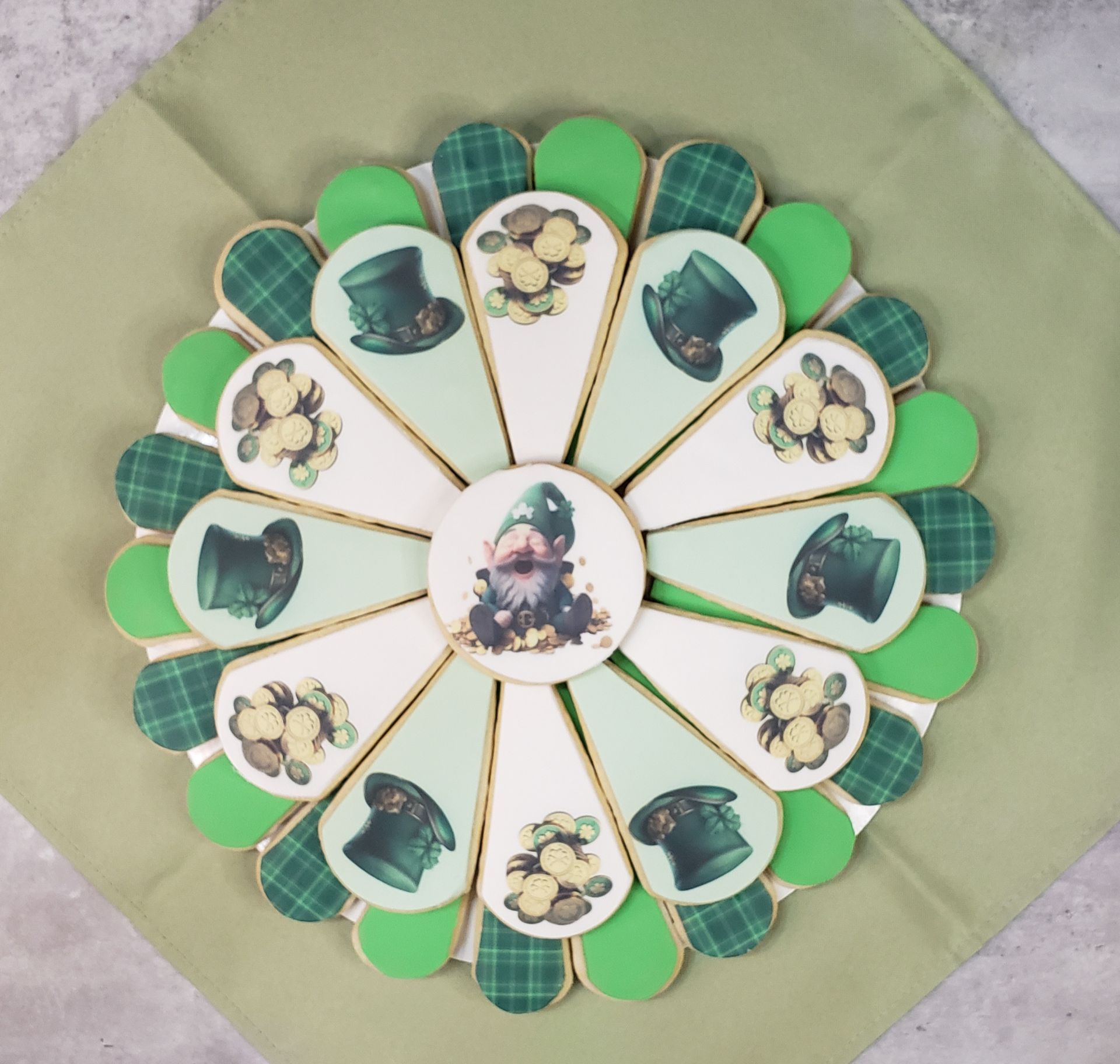 a circle of green and white cookies with leprechauns on them