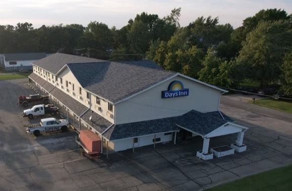 An aerial view of a day inn hotel