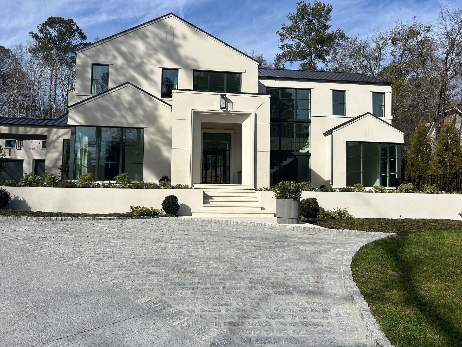 A large swimming pool with a table and chairs around it.