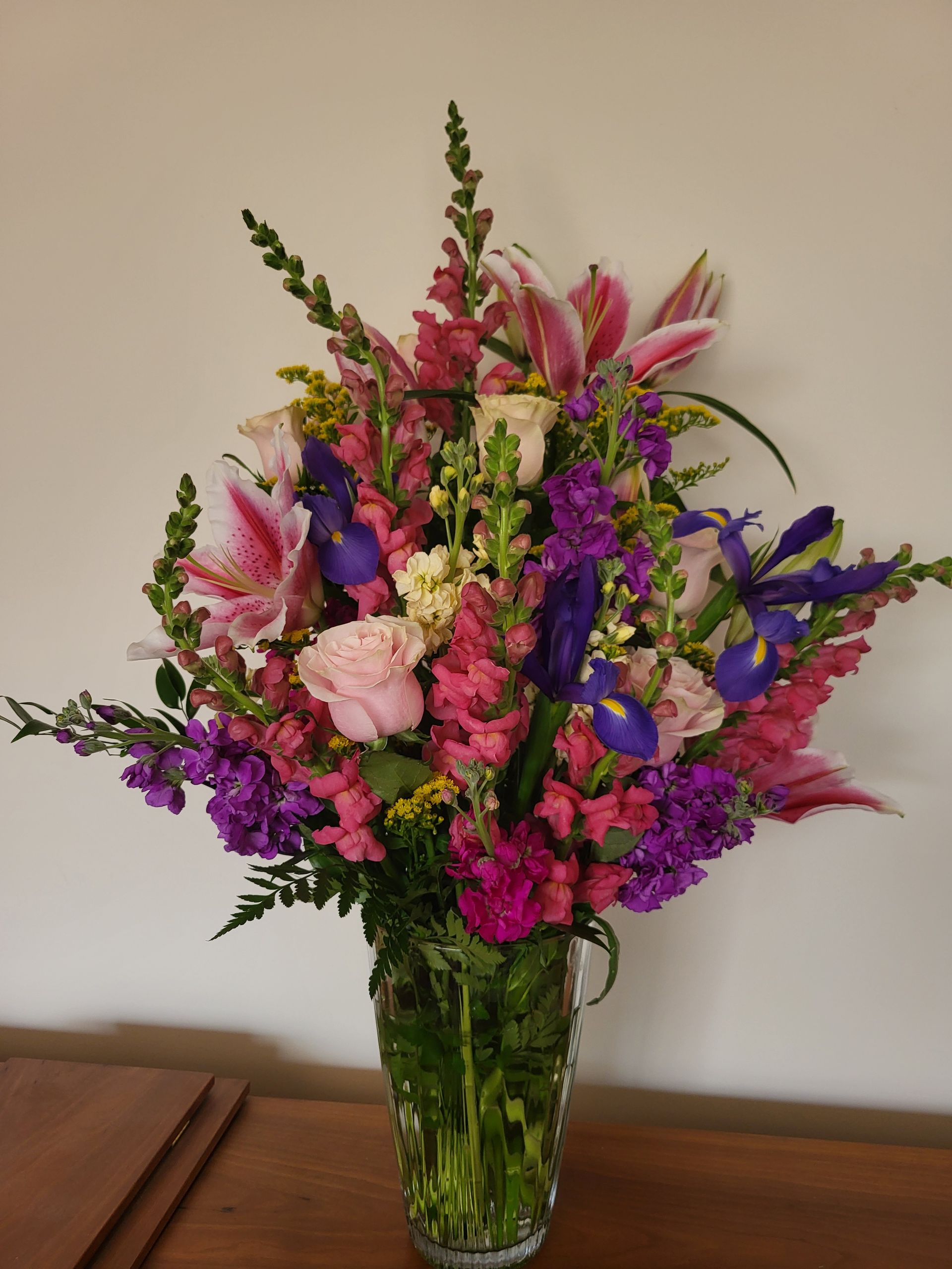 A vase filled with pink and purple flowers.