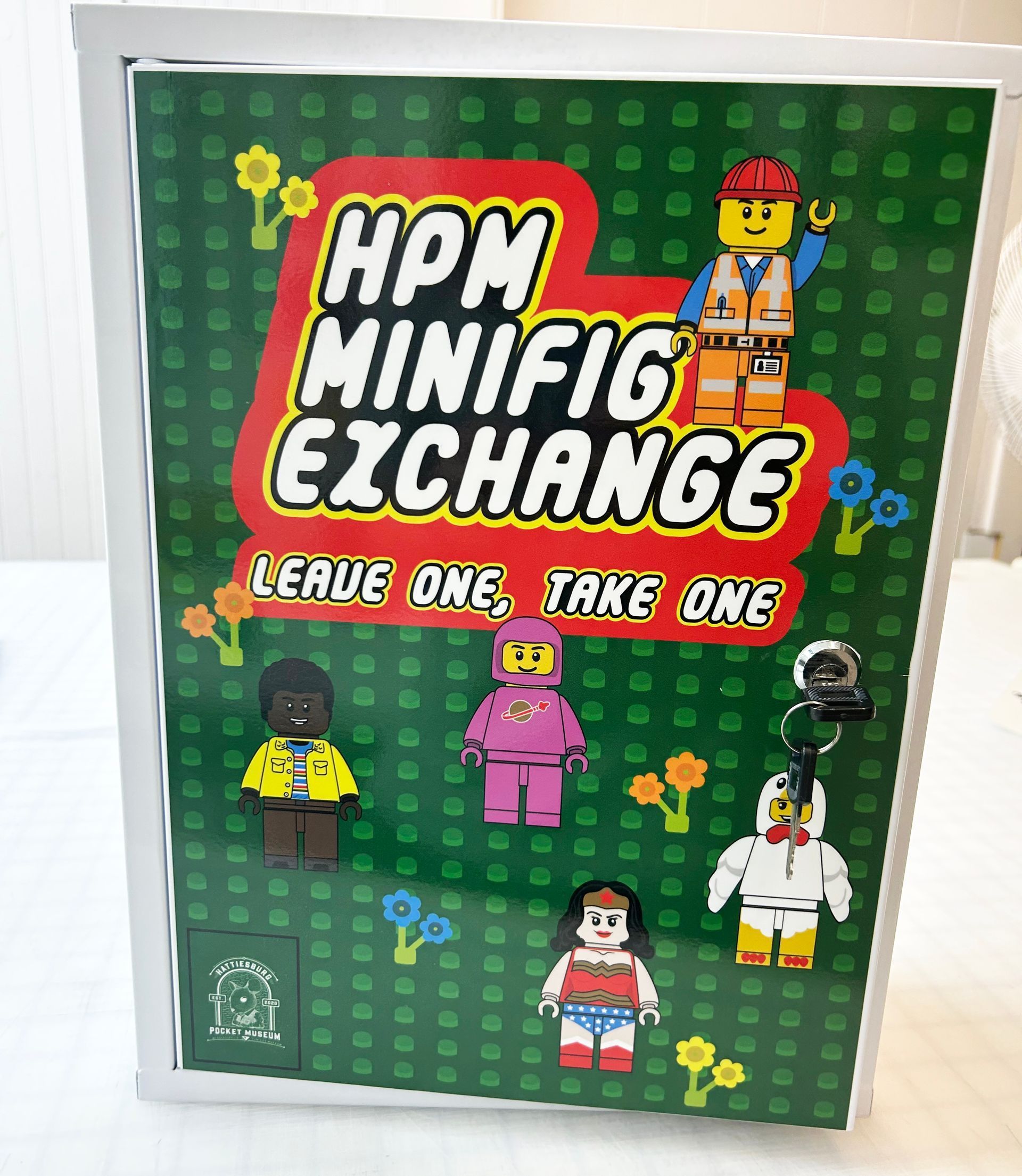 A display titles hpm minifig exchange league one take one
