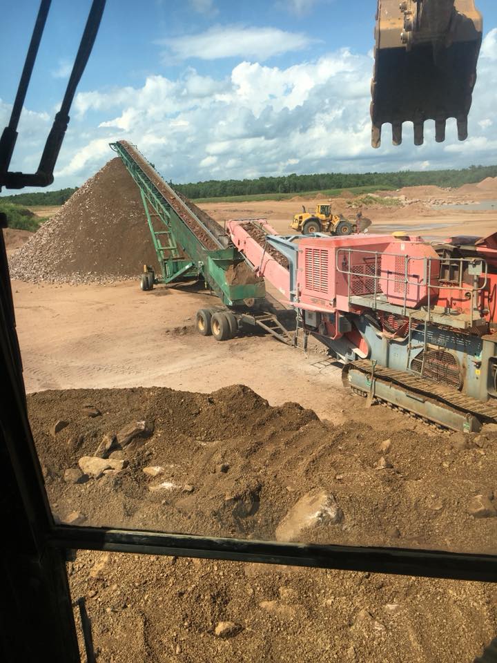 Crushed rocks screening