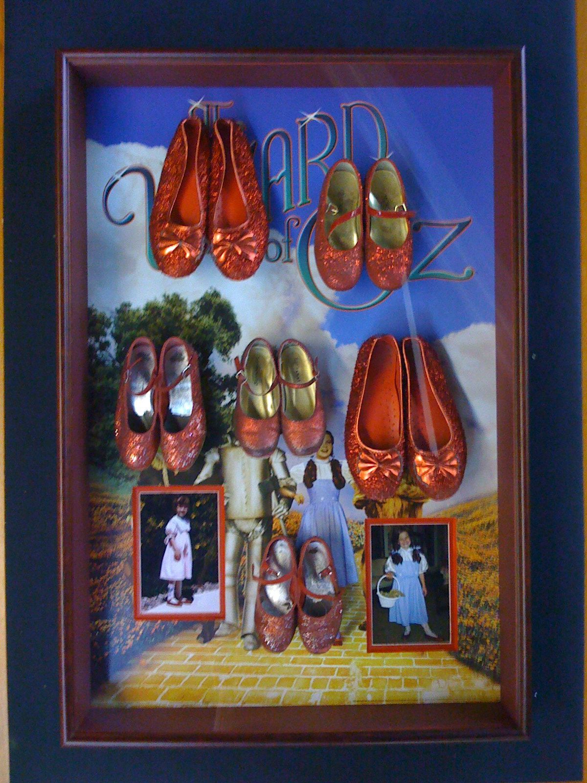 A picture of the wizard of oz with red shoes on it
