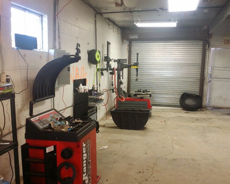 E & M Used Tire garage