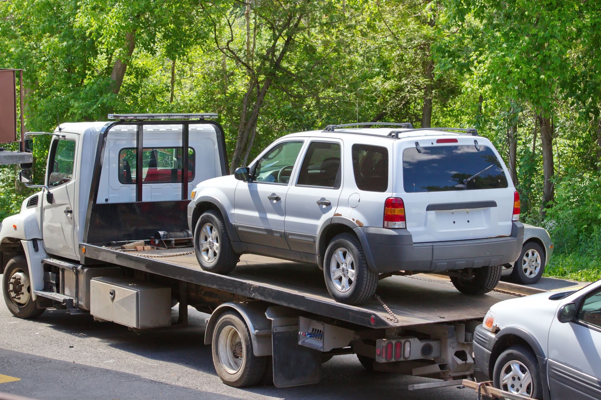 Wade's Towing logo
