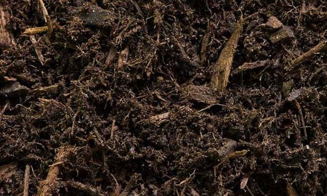 Dark premium mulch