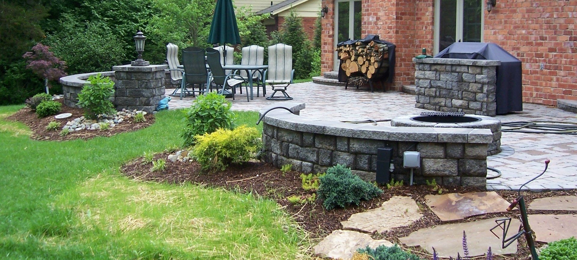 Patios & Outdoor Kitchens