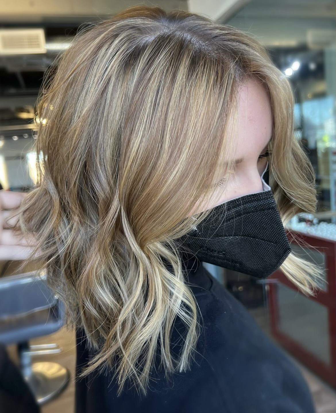 Woman with wavy bob hair