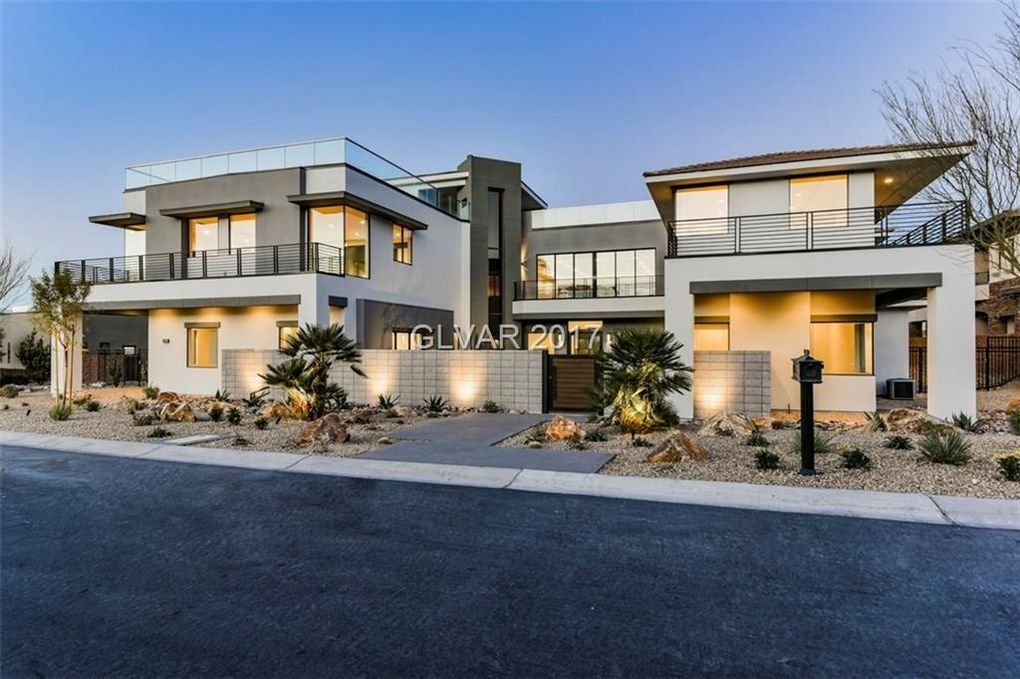 A large house with the year 2017 on the side of it