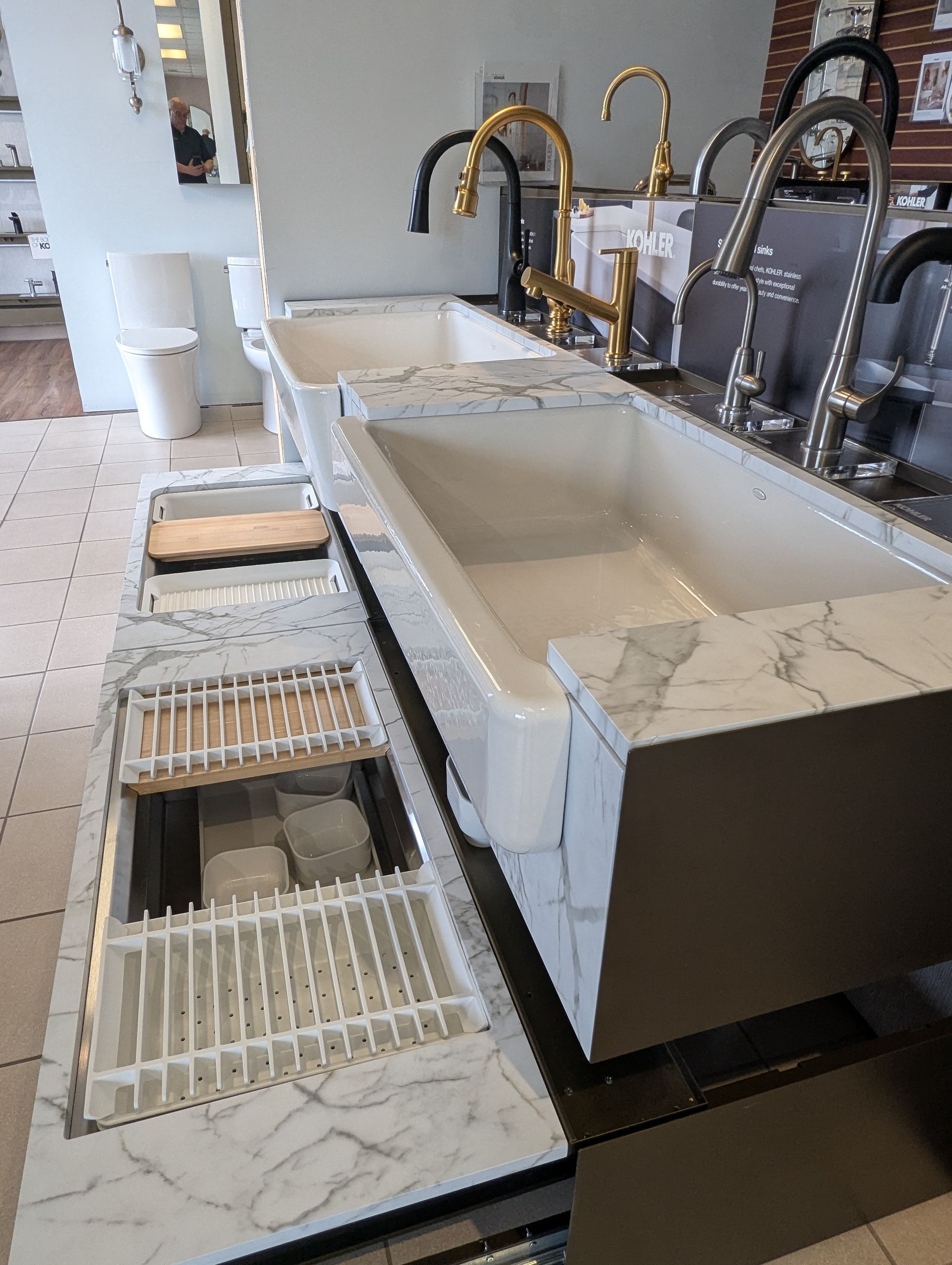 A showroom filled with lots of sinks and faucets