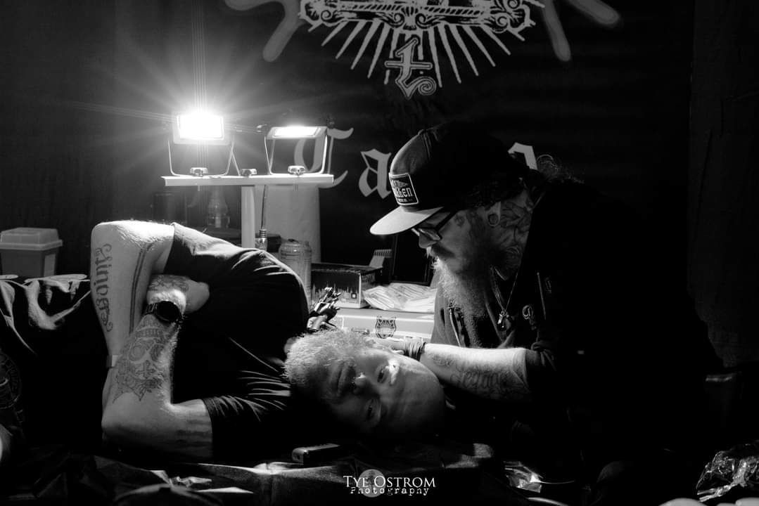Isaac tattooing neck of a client