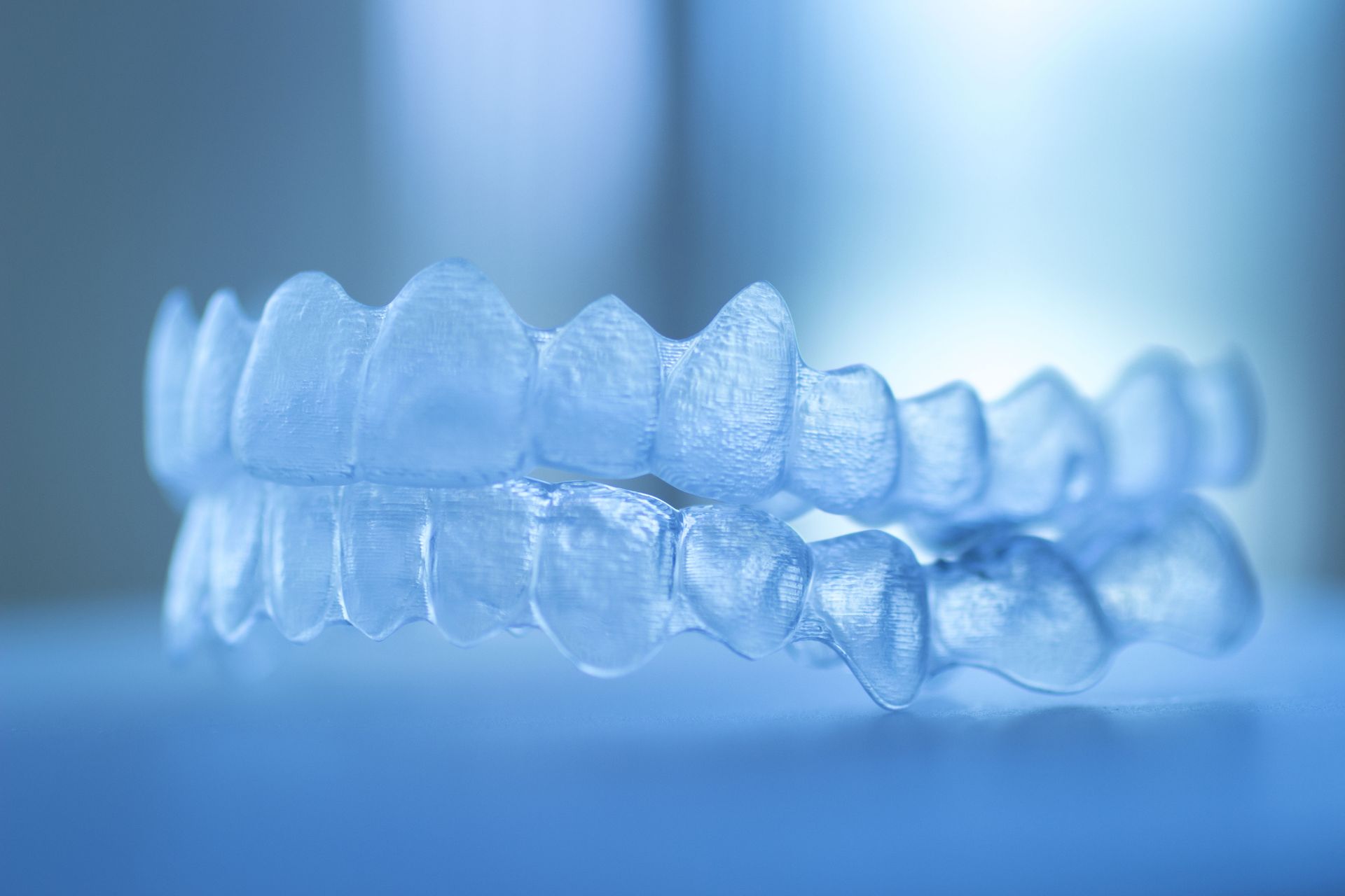 Pros and Cons of Wearing Teeth Aligners in 2026