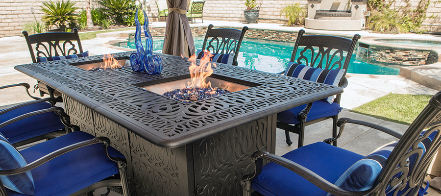 There is a fire pit in the middle of the table.