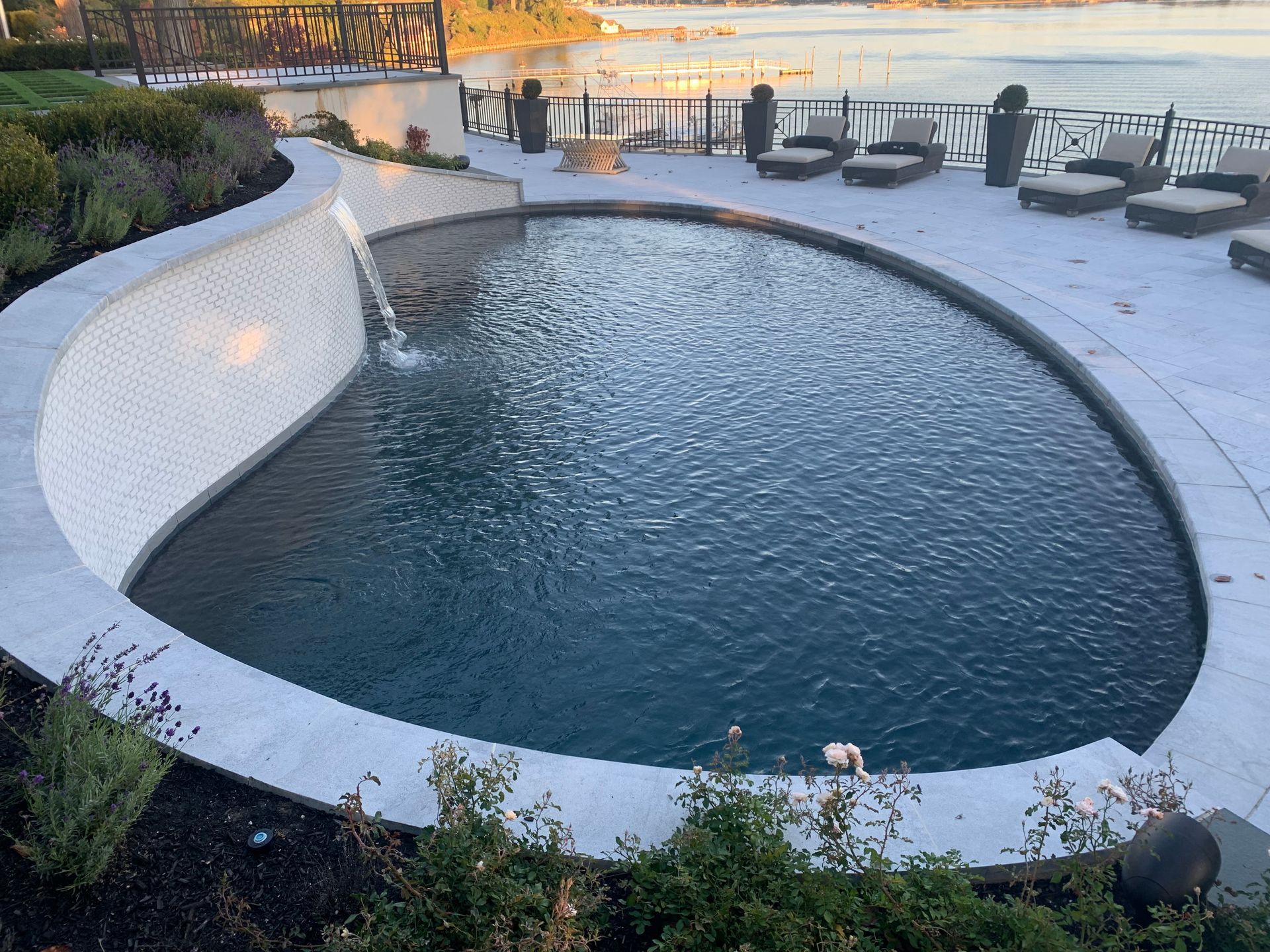 A large swimming pool with a fountain in the middle of it