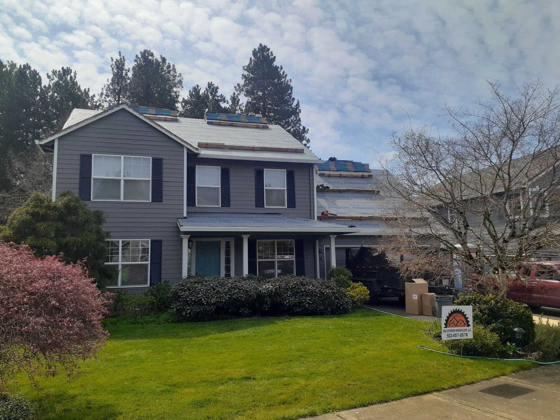 A house with a roof that is being installed