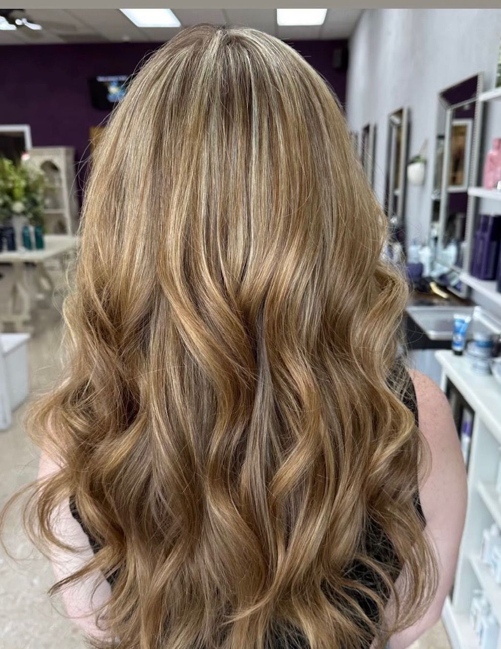 Women's brown wavy style