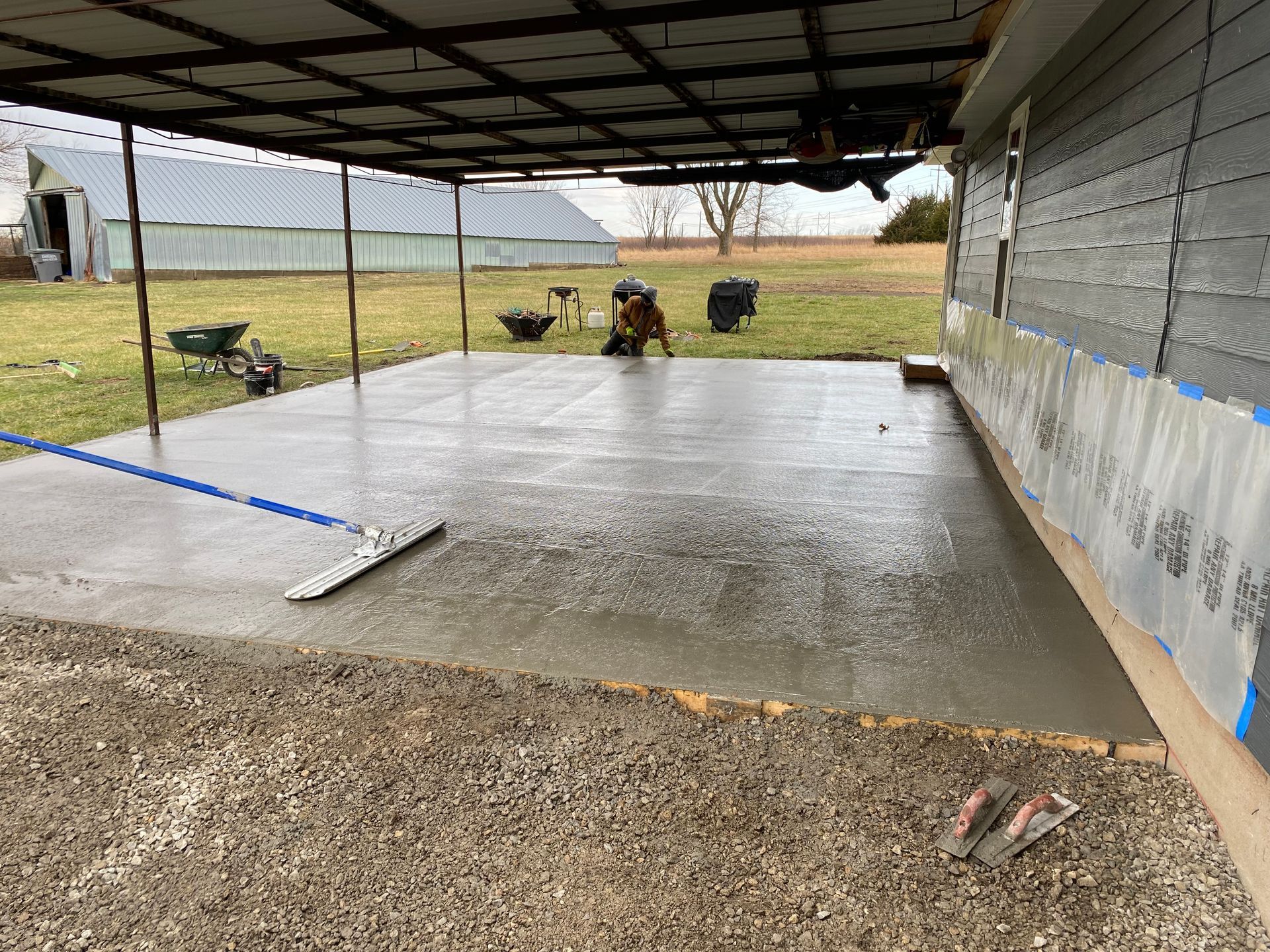SR Coffman Construction Inc. experts working on a concrete walkway