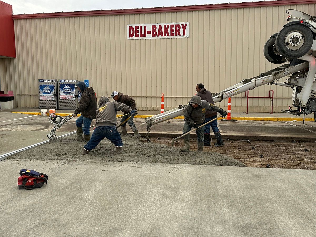 The SR Coffman Construction Inc. team laying concrete properly