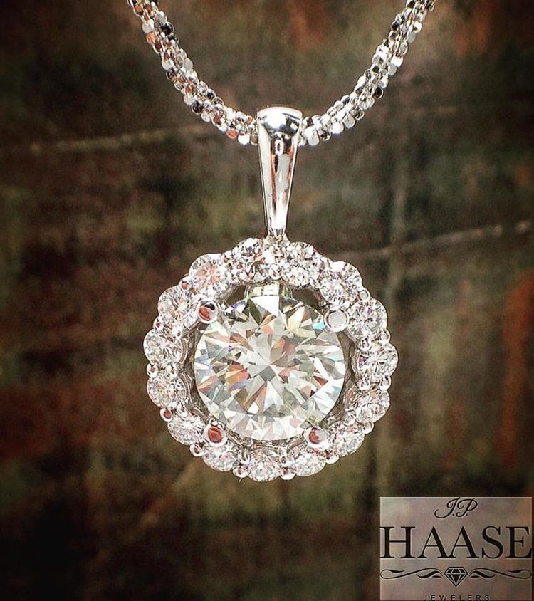 Pendant with diamonds