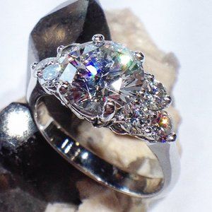 Luxurious ring