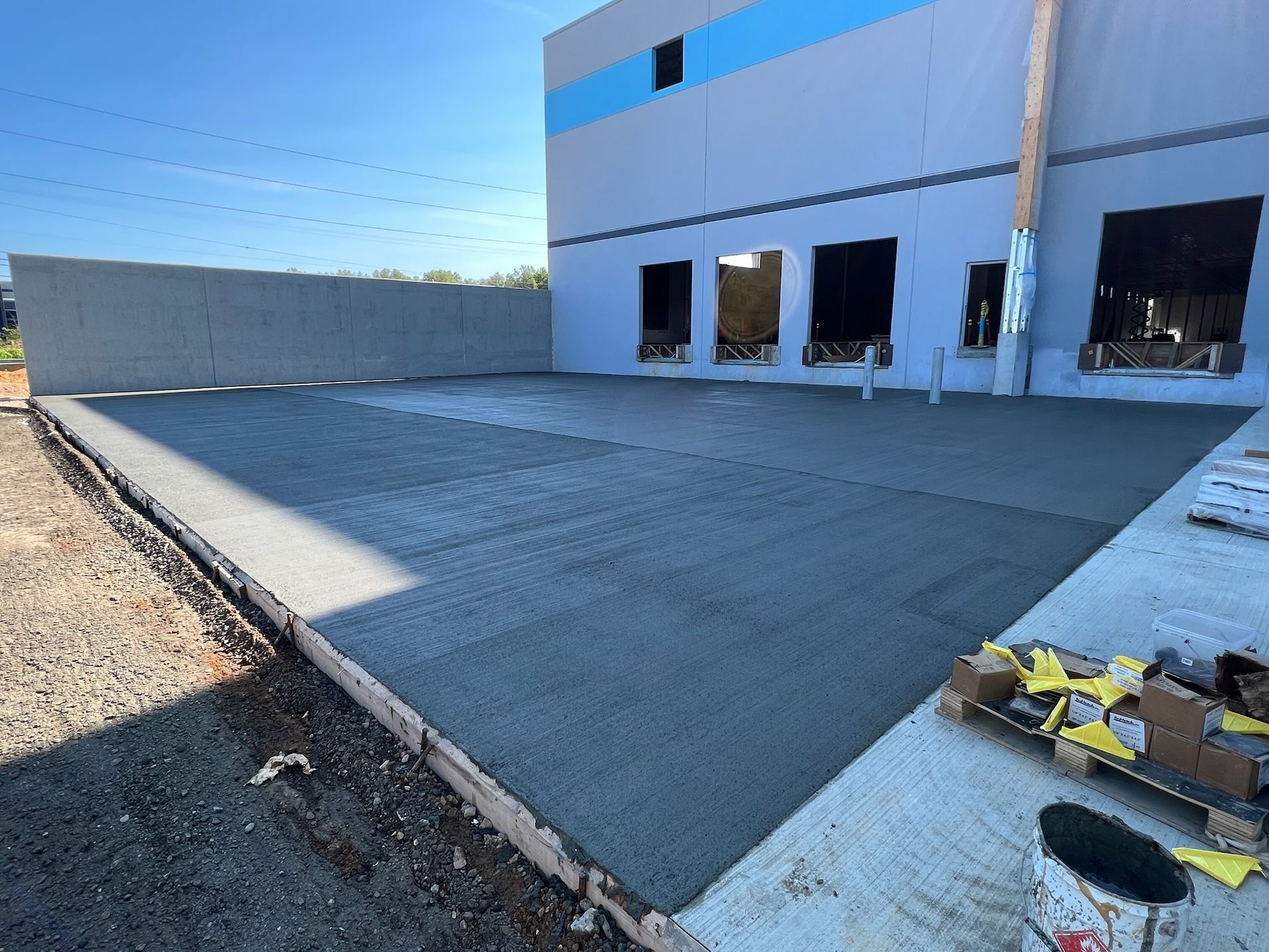 a concrete driveway is being built in front of a building