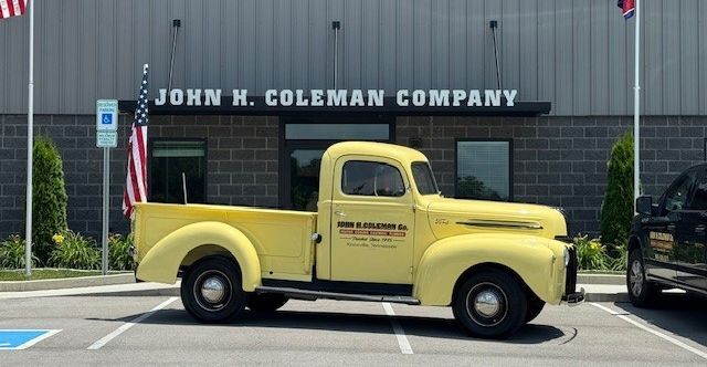 Picture of a yellow truck