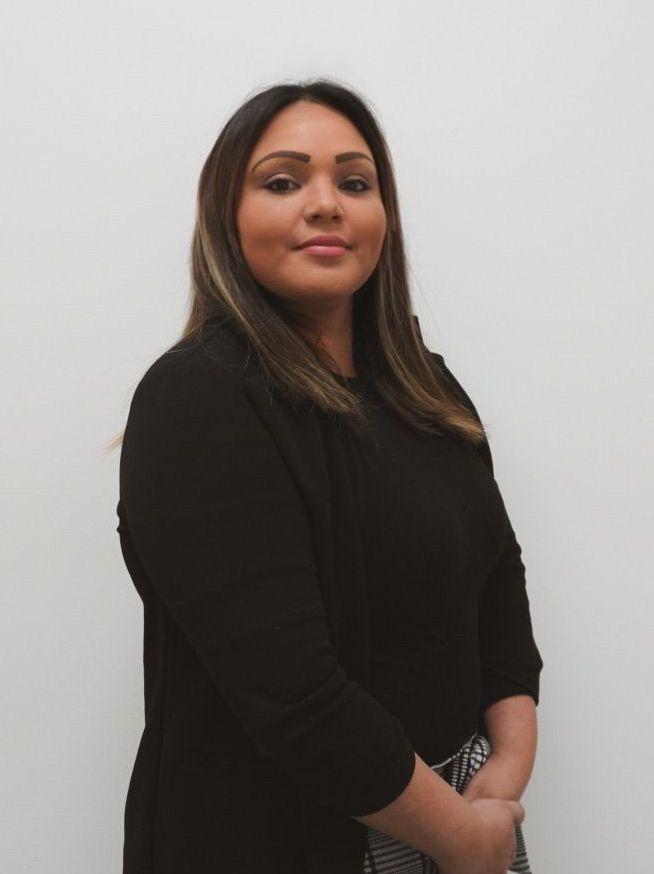 Brown hair woman in black shirt