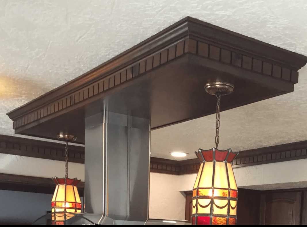 A kitchen with a stained glass lamp hanging from the ceiling