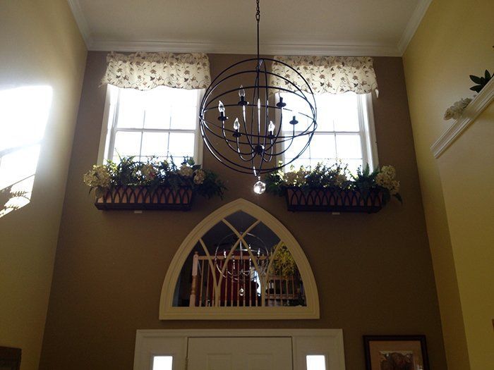 A hallway with a chandelier hanging from the ceiling