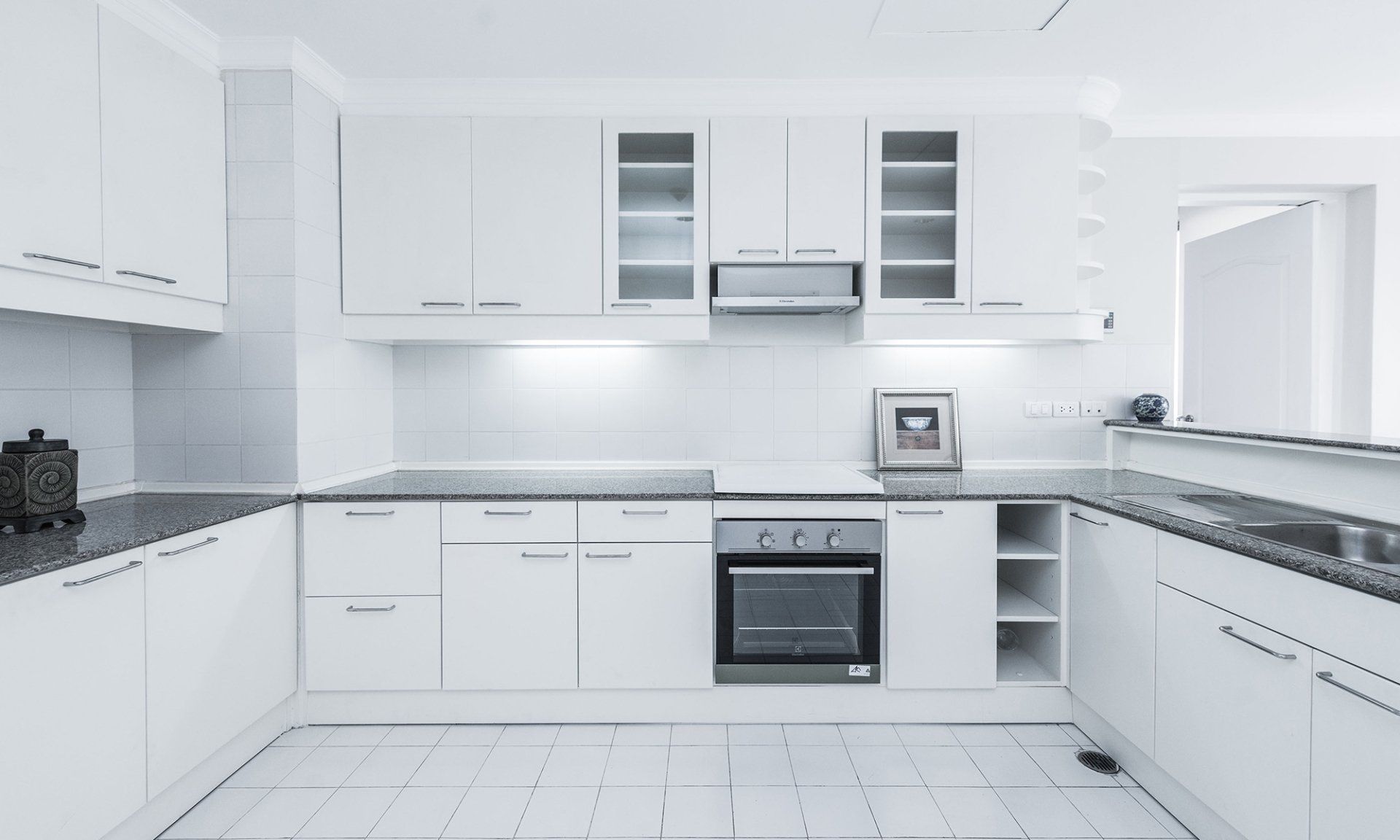 Kitchen cabinet