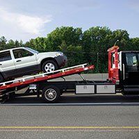 Pat's Towing logo