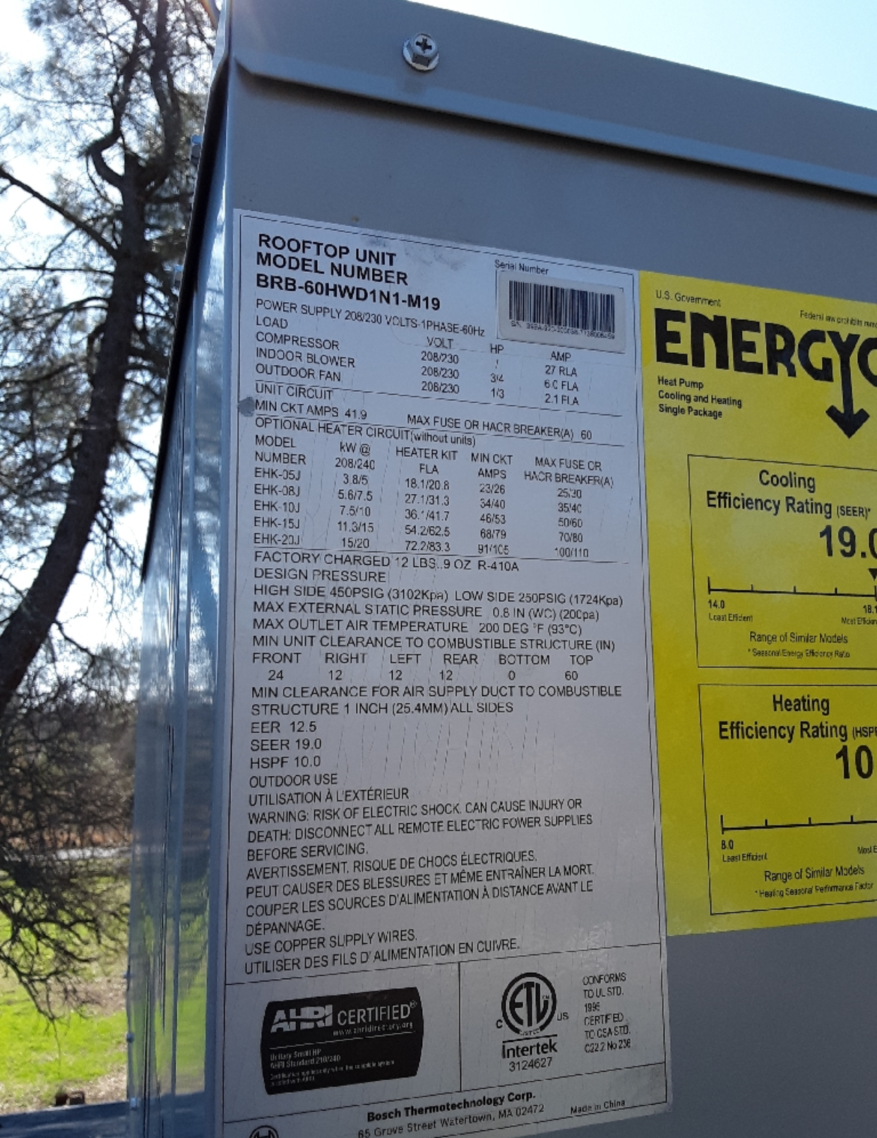 A gray box with a yellow energy label on it