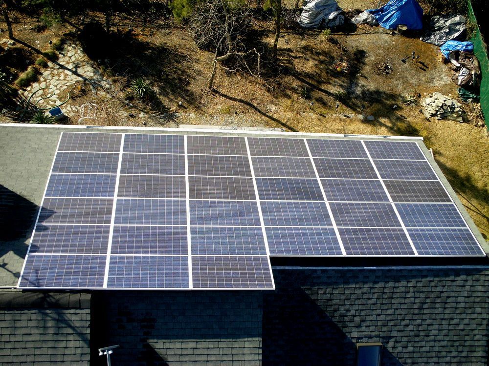 A roof with a lot of solar panels on it.