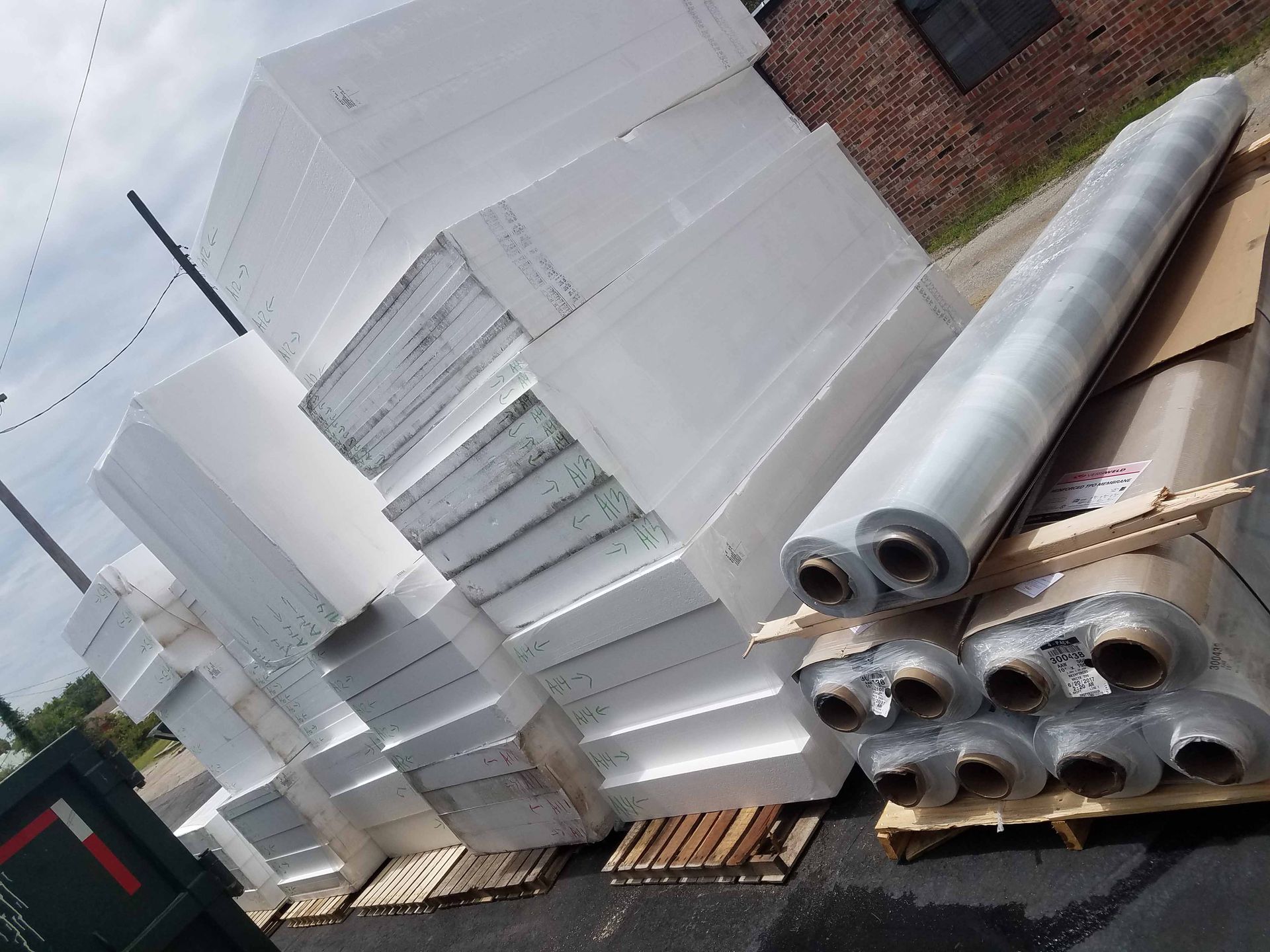 A stack of styrofoam blocks sitting on top of wooden pallets