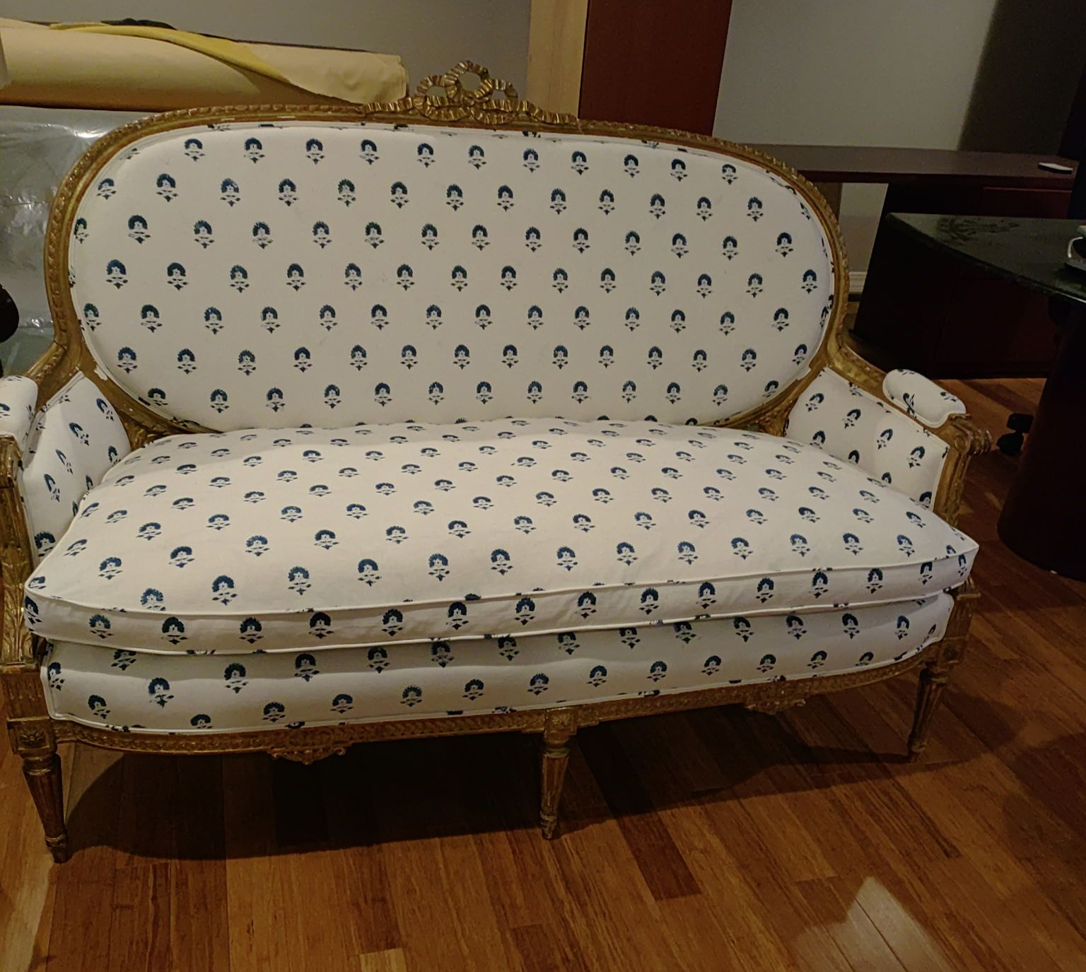 Turn-of-the-century style love seat