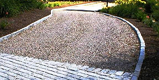 gravel-and-belgium-block-driveway