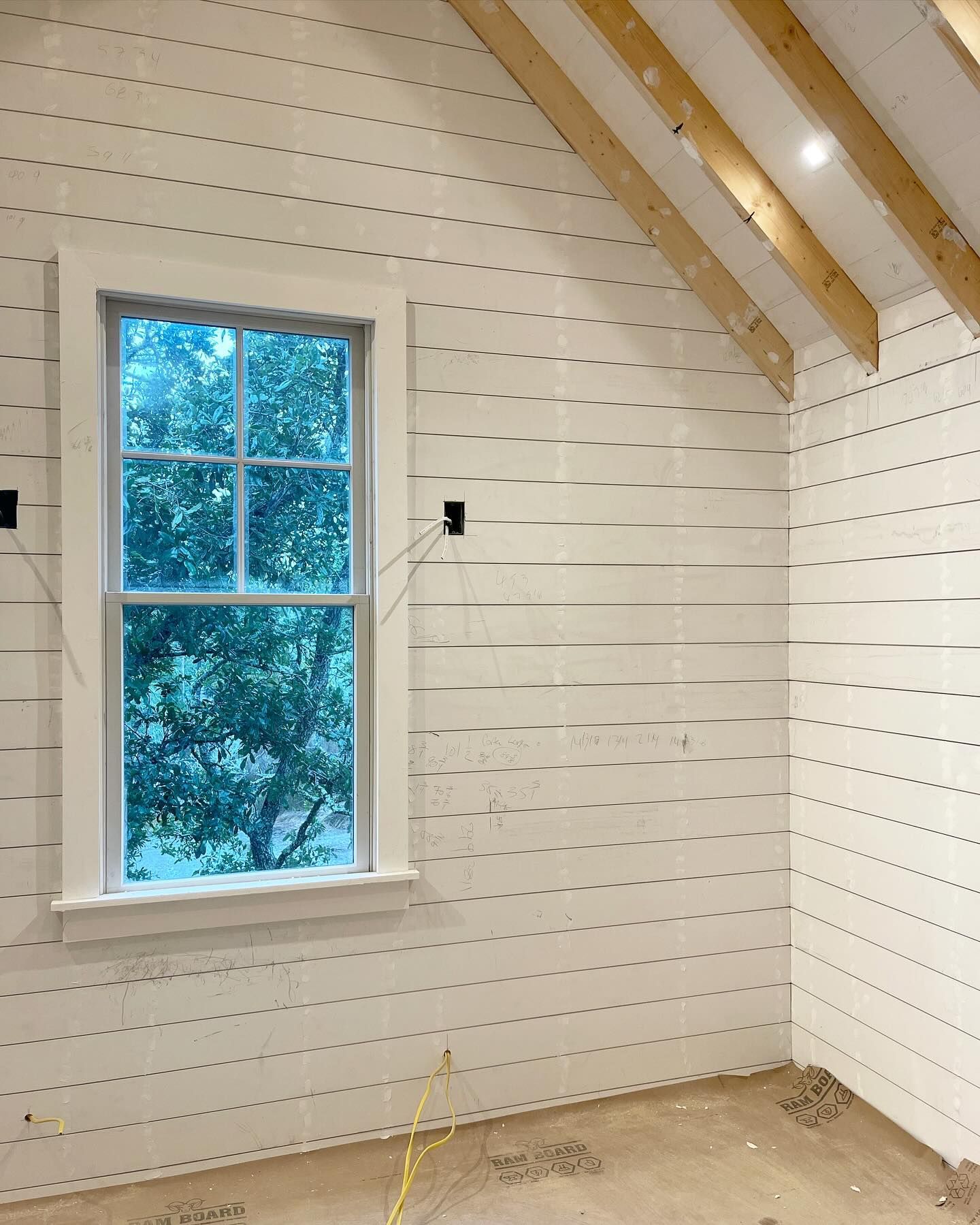An empty room with white walls and a window