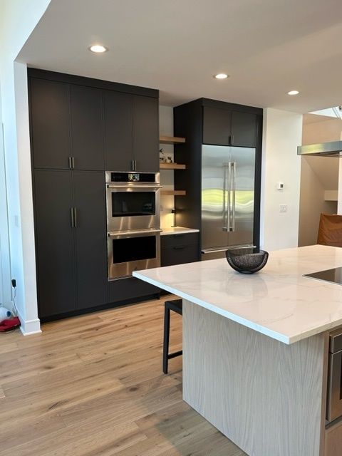 kitchen dark cabinets